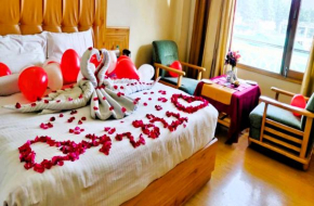 Hotel New Ambika Mall Road Manali Near Siyali Mahadev Temple - Restaurant & Jungle Safari - Perfect location With A Luxury Collection Hotel